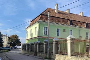 Дворівневі Лофт-Апартаменти у Старому місті 12