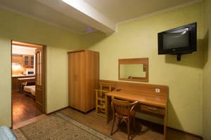 Готель Gala-Hotel. Напівлюкс двомісний сімейний 3