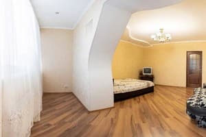 В центре на ул. Кориатовичей, 25/2 1